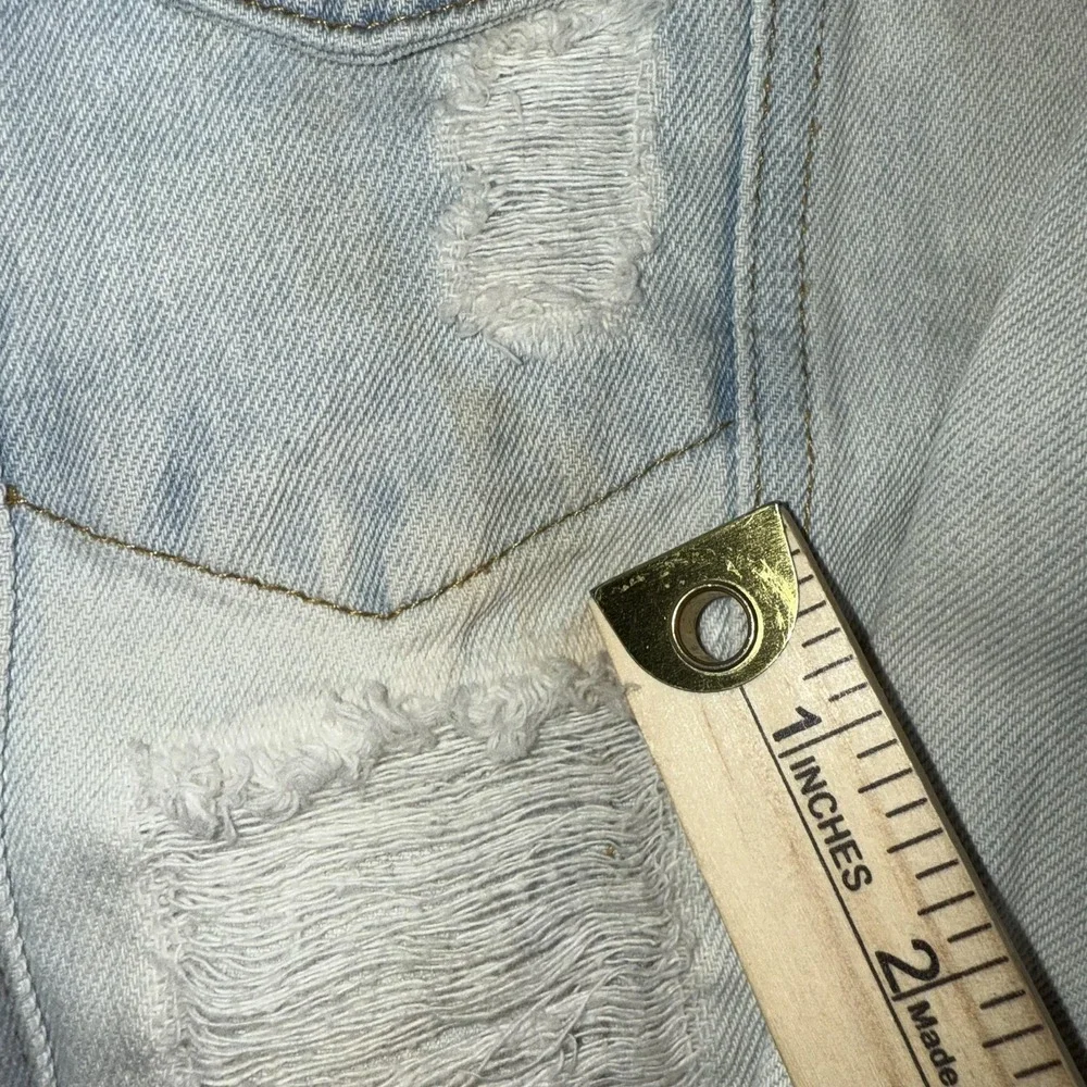 Love Tree Denim Jacket Womens Medium Blue Distressed Long Button Up Frayed Hem - Picture 4 of 9